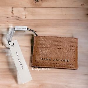 Marc Jacobs Logo Pebbled Leather Card Case Smoked Almond BRAND NEW